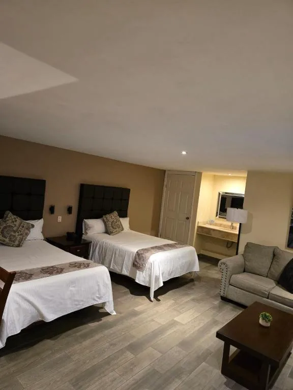 Hotel Express Inn accommodation 3